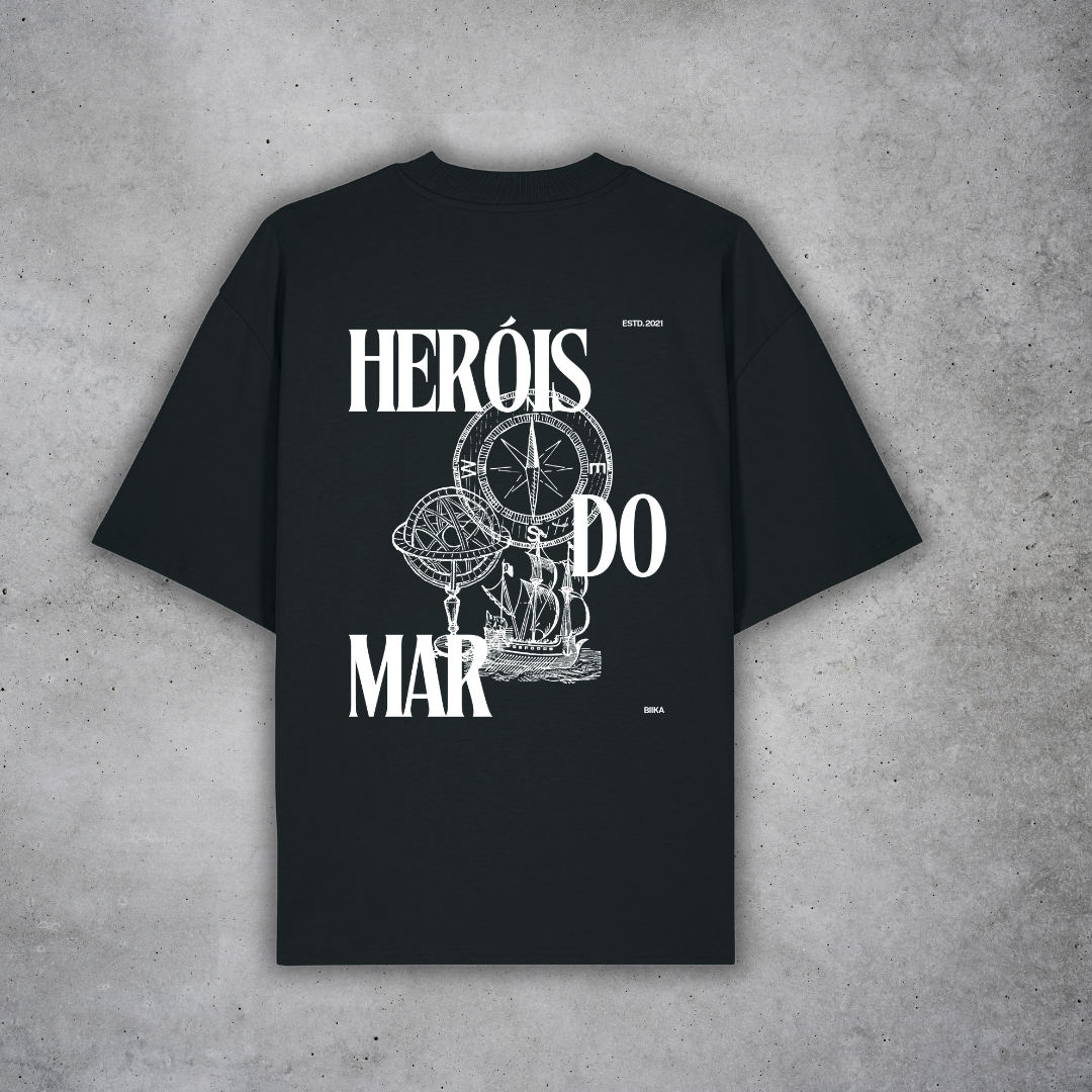Biika Oversized T-Shirt "Heróis do Mar" – Eine Hommage an Portugals Seefahrer
